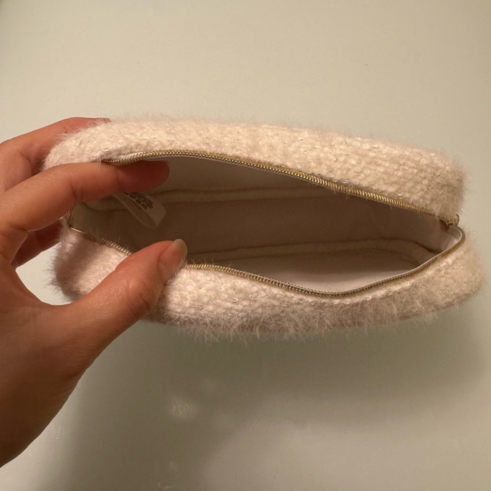 CHANEL Beauté Pale Pink Bouclé Cosmetic Pouch with Gold Logo - Picture 5 of 5
